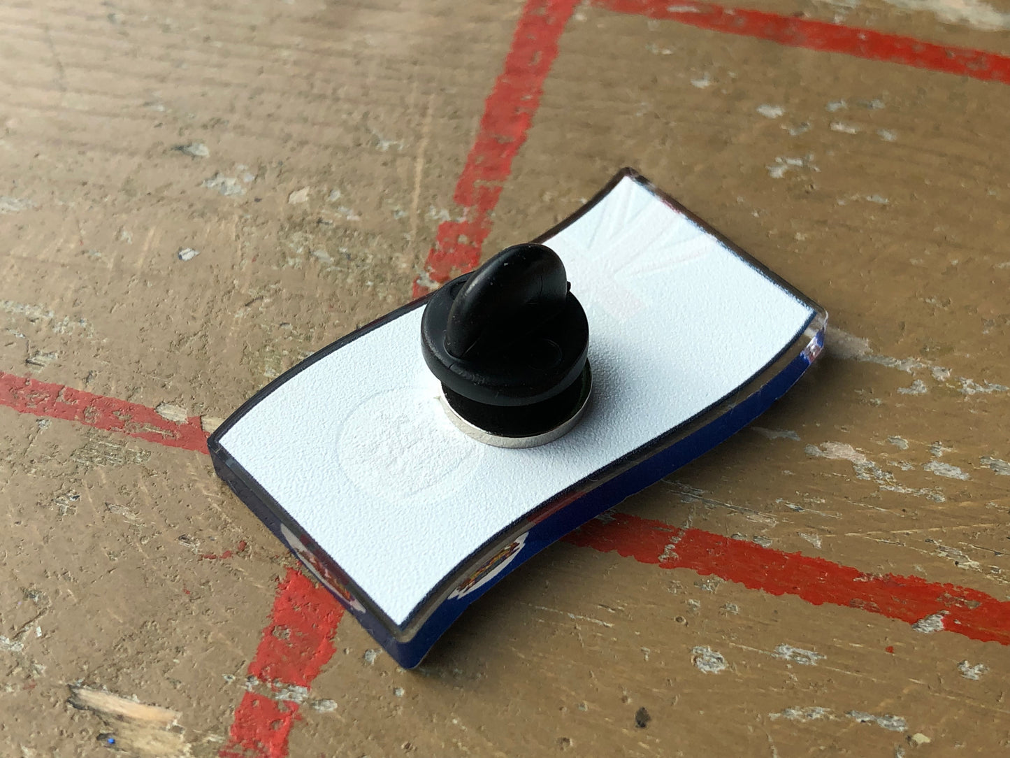 已停產 飃揚香港旗 襟章 Hong Kong Flag Acrylic Pin Badge 🇬🇧 Made in Britain ✨New Arrival✨