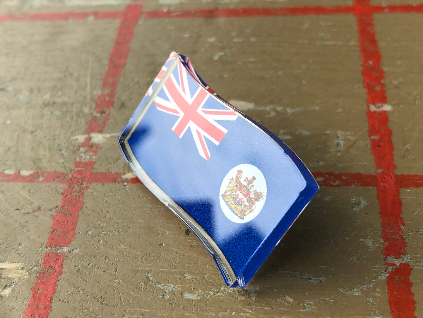 已停產 飃揚香港旗 襟章 Hong Kong Flag Acrylic Pin Badge 🇬🇧 Made in Britain