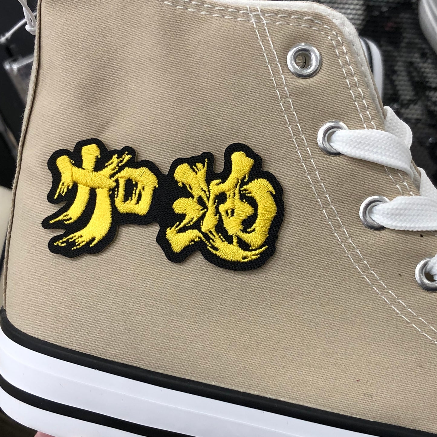 已停產 只餘現貨 刺繡熨印布章 為香港人加油 Embroidered Patch Iron-on back 🇬🇧 Made in Britain ✨New Arrival✨