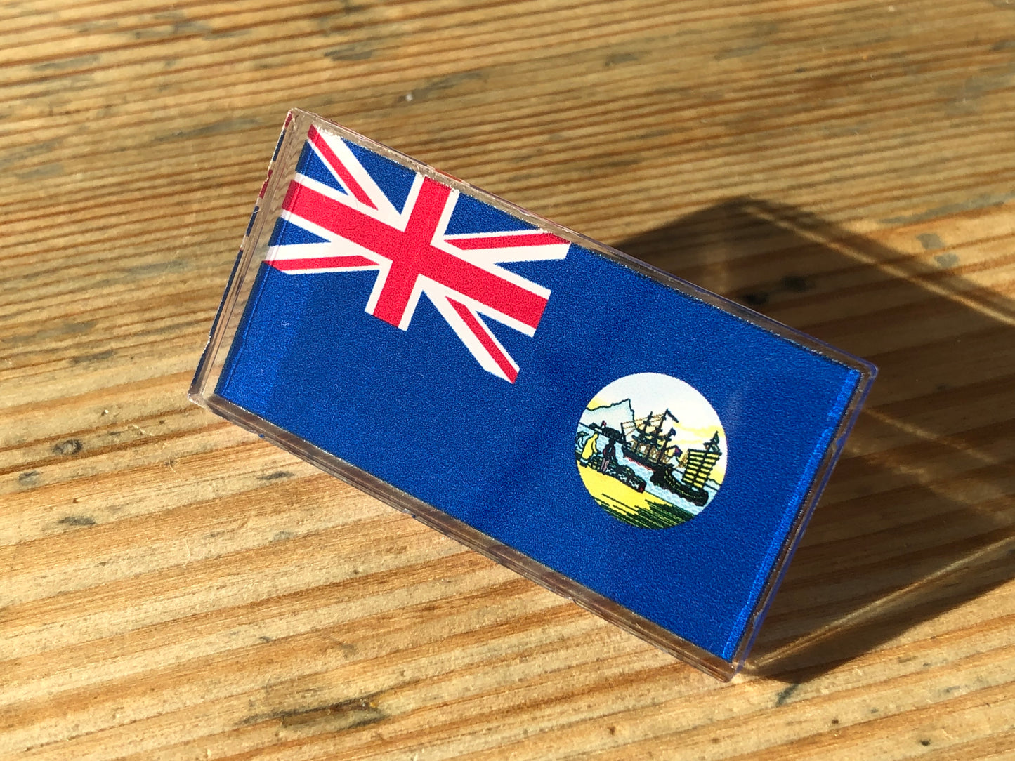 歷代香港旗系列 襟章 1871–1997 Hong Kong Flag Acrylic Pin Badges 🇮🇹 Made in Italy