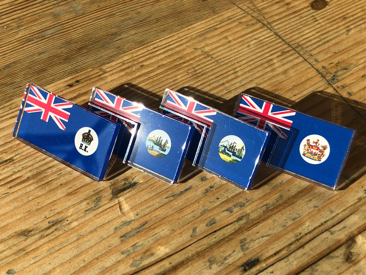 歷代香港旗系列 襟章 1871–1997 Hong Kong Flag Acrylic Pin Badges 🇮🇹 Made in Italy